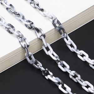 Acrylic resin eyewear chain with black and white marble ink texture pattern links