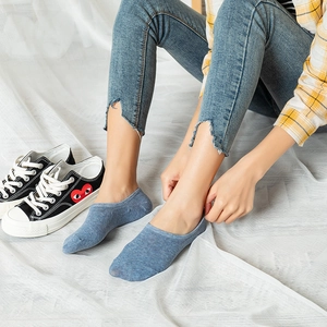 Blue low-cut invisible socks for women featuring breathable cotton and non-slip design