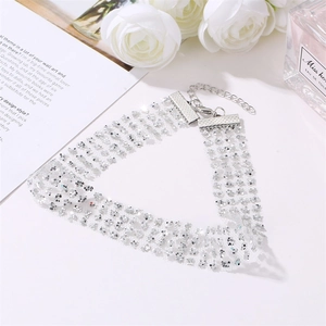 Choker large en résille élégant avec paillettes argentées et fermoir ajustable