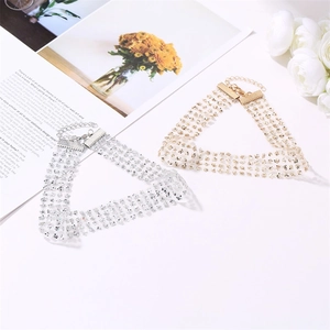 Collier ras du cou multicouche en strass étincelants argent et or avec chaîne réglable