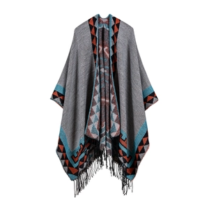 Women cashmere poncho with grey geometric patterns and black tassels for camping