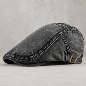 Gorra plana de denim lavado gris oscuro transpirable con hebilla de metal vintage