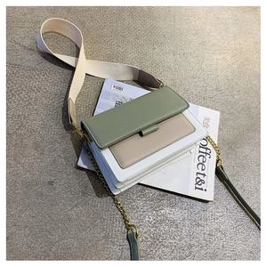 Detail of color-block crossbody bag with accordion structure and two adjustable straps