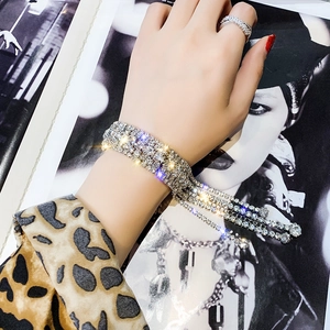 Bracelet multicouche étincelant en strass argentés avec franges et bague assortie