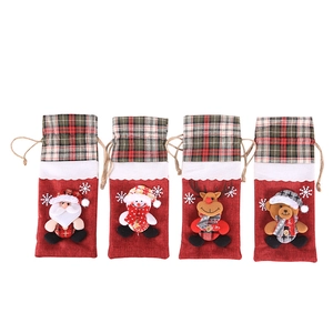 4er-Set Weihnachtsflaschentaschen mit Weihnachtsmann, Rentier und Schneemann Motiven