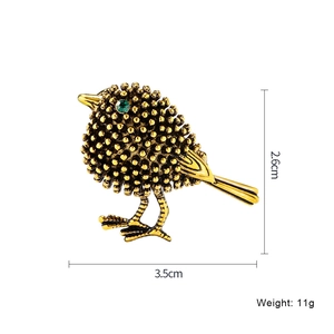 Vintage gold bird brooch with green gemstone eyes, 3.5cm x 2.6cm animal lapel pin