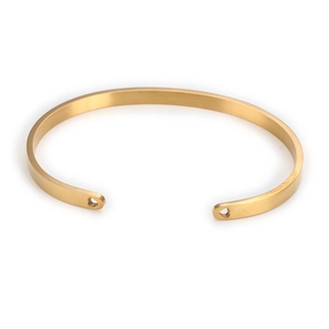 Brazalete minimalista de acero inoxidable dorado en forma de C con recortes de corazón en blanco
