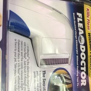 Flea Doctor electronic pet comb in retail blister packaging for dogs and cats