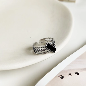Retro S925 sterling silver open ring with black rectangle inlay on minimalist plate