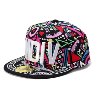 Casquette hip-hop noire à motifs graffiti colorés et broderie blanche INDIV