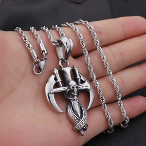 Collana con teschio e falce in acciaio inossidabile con catena a maglia ritorta