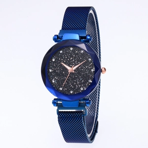 Montre à quartz élégante pour femme avec cadran ciel étoilé bleu et bracelet magnétique