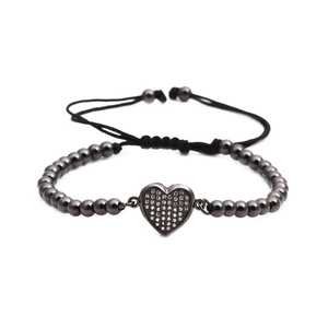 Bracelet ajustable avec perles noires et pendentif cœur en zircone, finition gunmetal
