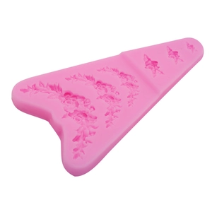 Moule en silicone rose avec motifs fleurs et feuilles pour décors en fondant et argile