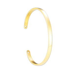 Brazalete abierto dorado en forma de C con detalles calados de corazón y círculo al final