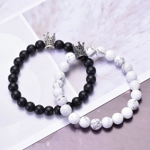 Ensemble de bracelets couronne en pierre noire mate et turquoise blanche de 8mm