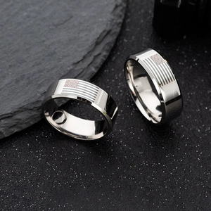 Bague en acier inoxydable de 8 mm avec drapeau américain gravé au laser sur pierre