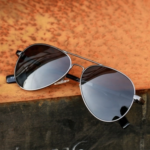 Classic pilot polarized sunglasses with gunmetal frame and black lenses in industrial style