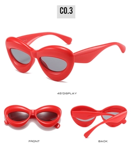 Vue multi-angle de lunettes de soleil rouges en forme de lèvres avec faces avant et arrière