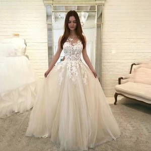Elegant white lace embroidery sleeveless wedding dress with voluminous tulle skirt and mesh neck