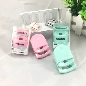 Portable Mini Eyelash Curler Plastic Travel Cute Eye Makeup Tool Detail Close-up