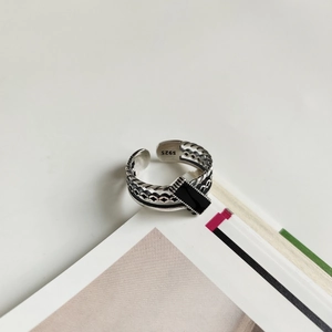 Macro shot of S925 hallmark on a retro braided silver ring with black rectangular inlay
