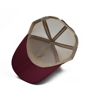 Klassische zweifarbige Trucker-Mütze mit weinrotem Visier und khakifarbenem Netz von innen