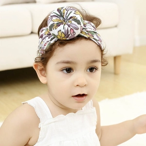 Diadema de nylon suave para bebé con estampado floral y un nudo de donut decorativo