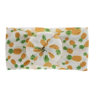 Vista detallada de diadema de nailon para bebé estilo boho con estampado de piña
