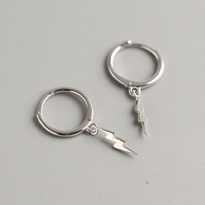 Orecchini a cerchio minimalisti con fulmine in argento sterling 925 finitura lucida