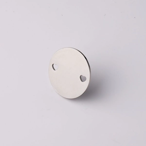 30mm ronde roestvrijstalen hanger met twee hartvormige uitsparingen voor DIY-sieraden maken