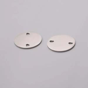Set van twee 30mm ronde roestvrijstalen hangers met hartuitsparingen voor DIY-sieraden