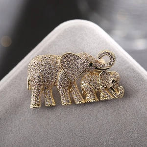 Elegant gold-tone mother and child elephant brooch with sparkling champagne rhinestones