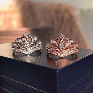 Elegant 18K plated crown rings with hearts and zircons in silver and rose gold