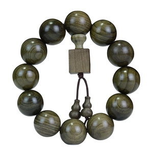 Polished Phoebe zhennan wood beaded bracelet with green grain and decorative tassel