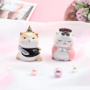 Niedliche Katzenfiguren aus Harz in chinesischen Kostümen für Torten- oder Autodeko