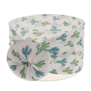 Detalle de diadema para bebé de nailon suave con estampado de cactus y nudo dona