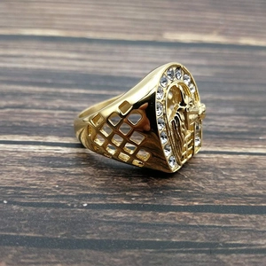 Detailed side view of gold-plated horse head ring with mesh texture and cubic zirconia