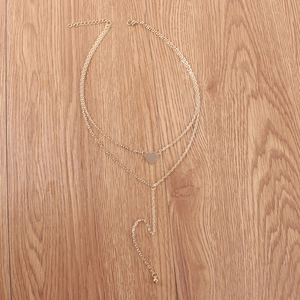 Collier double couche doré en Y avec un pendentif en cœur et une petite bille en métal
