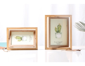 Detail of rotating wooden photo frames in 10x15cm and 13x18cm sizes with 360-degree inner frame