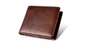 Vue détaillée de dessus du portefeuille en cuir véritable brun avec blocage RFID