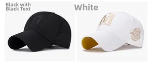 Detail der EXPLORE-Stickerei und Bergmotive auf schwarzen und weißen Baseballkappen