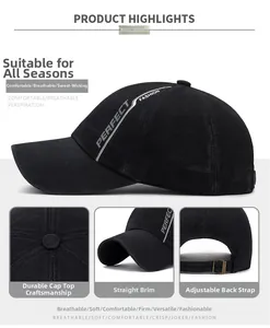 Vue détaillée de la casquette vintage noire avec imprimé typographique blanc et boucle métal