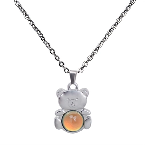 Süße Bärenkette aus Silber mit rundem orangefarbenem Stimmungsstein und klassischer Kette