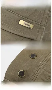 Détail du chapeau militaire vert armée montrant la plaque en métal et les œillets en maille