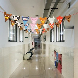 Hanging cartoon animal bunting flags with bear and tiger patterns for party decor
