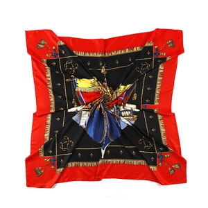 Carré en soie avec imprimé navire de guerre et bordure rouge de style vintage