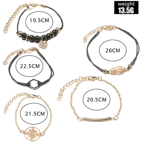 5-teiliges Armband-Set in Gold und Schwarz mit Kompass-, Sechseck- und Herz-Anhängern