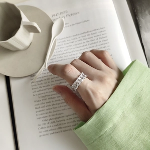 Close-up of 925 silver ring with rectangular pavé diamonds worn by a model