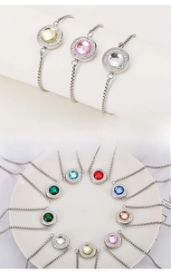 Détails de pendentifs en cristal coloré sur chaînes argentées en onze teintes vibrantes